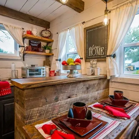 Cozy Cabin Little Red Hen 12 Min To Magnolia Waco Exterior photo