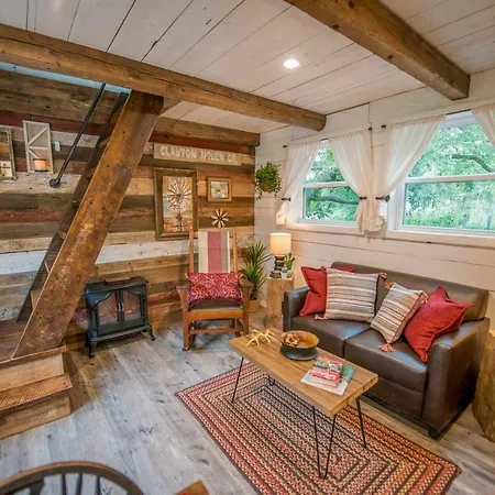Cozy Cabin Little Red Hen 12 Min To Magnolia Waco Exterior photo