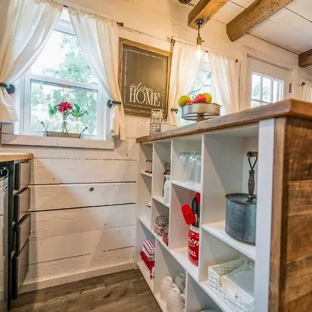 Cozy Cabin Little Red Hen 12 Min To Magnolia Waco Exterior photo