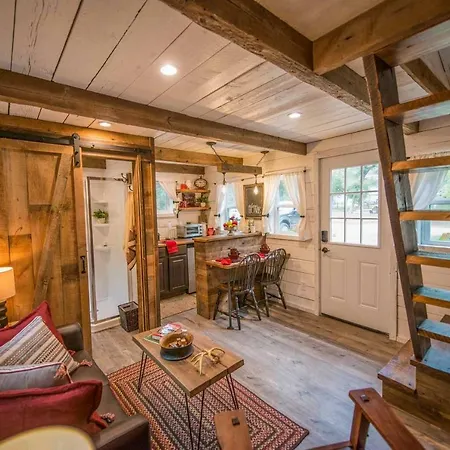 Cozy Cabin Little Red Hen 12 Min To Magnolia Waco Exterior photo