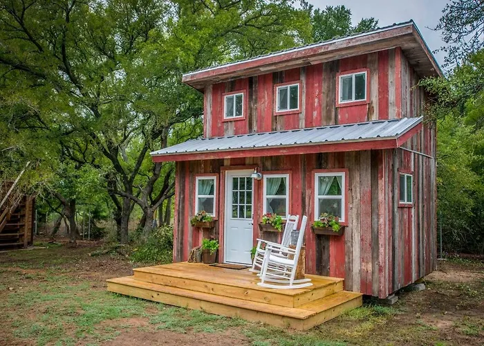 Cozy Cabin Little Red Hen 12 Min To Magnolia