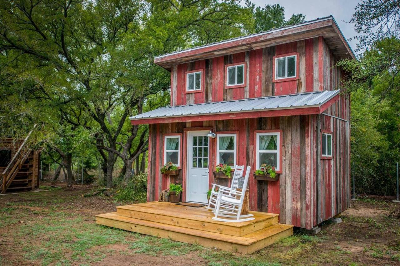 Cozy Little Red Hen 12 Min To Magnolia Holiday home *