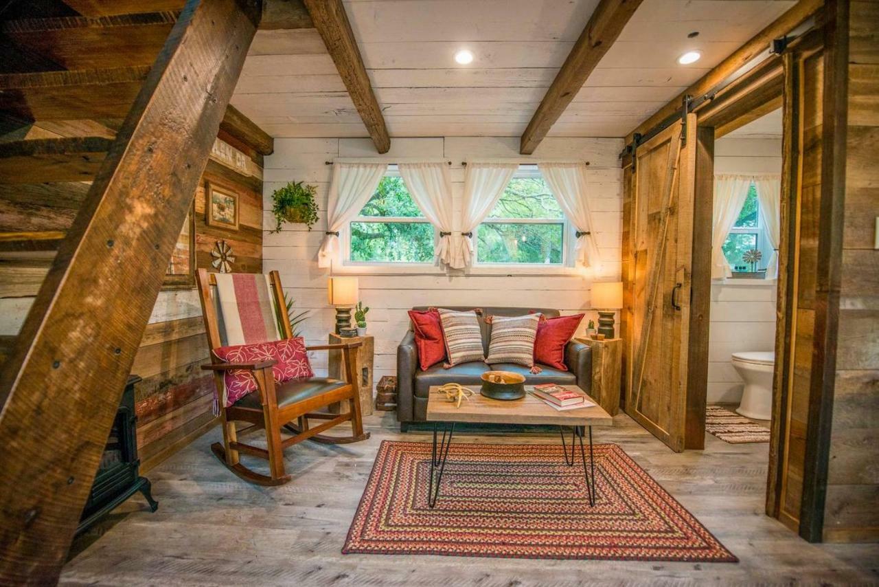 Cozy Little Red Hen 12 Min To Magnolia